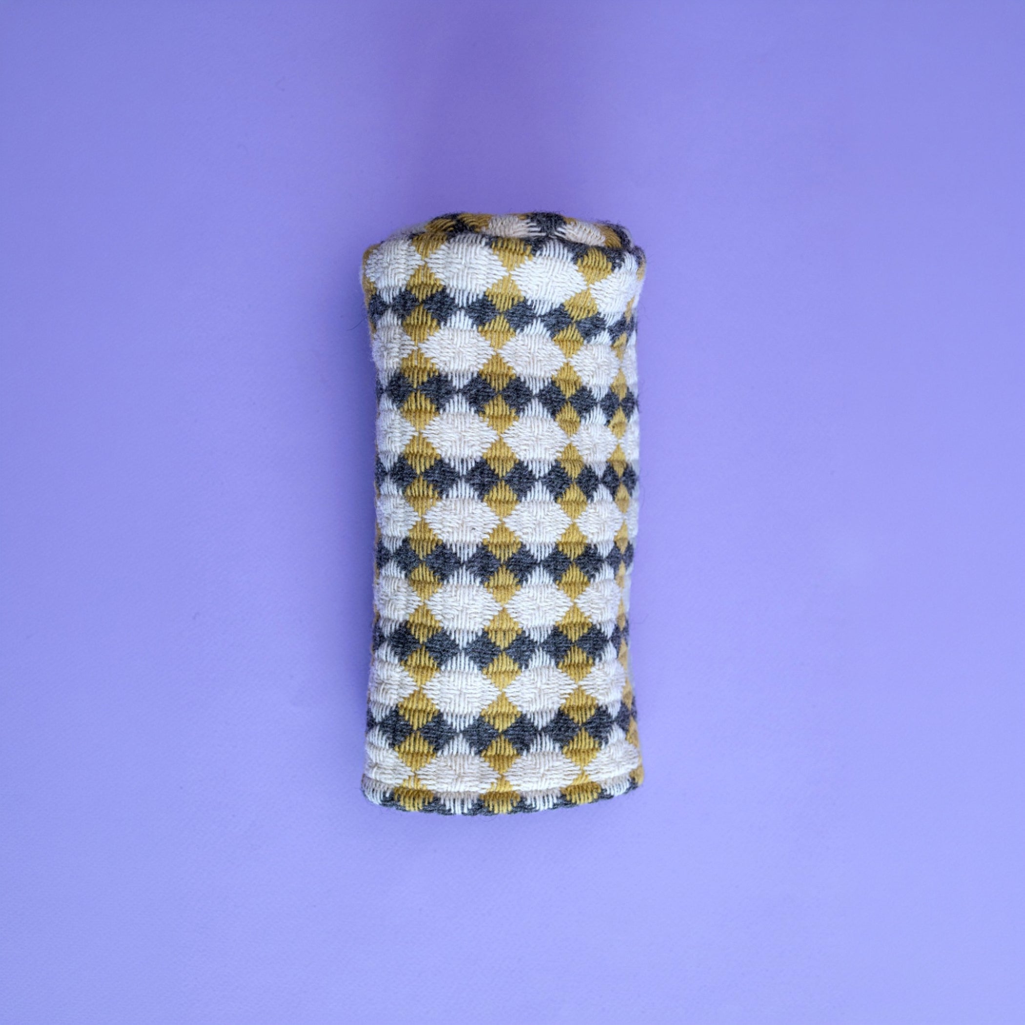 Lofted villainen väyläpuun mailansuoja Yellow and Grey Tile -kuosilla